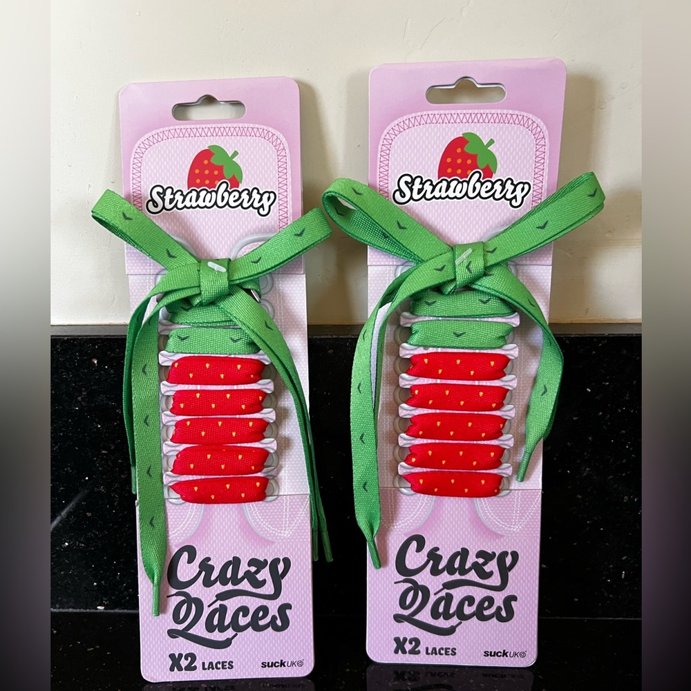 New Vintage Strawberry Crazy Laces with Green Bows - Set of Two - Picture 1 of 6